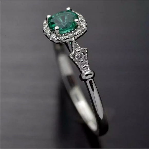Women’s emerald silver ring - Picture 5 of 5